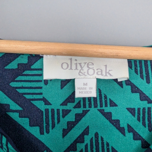 Olive and Oak sleeveless blouse size m - Picture 2 of 3